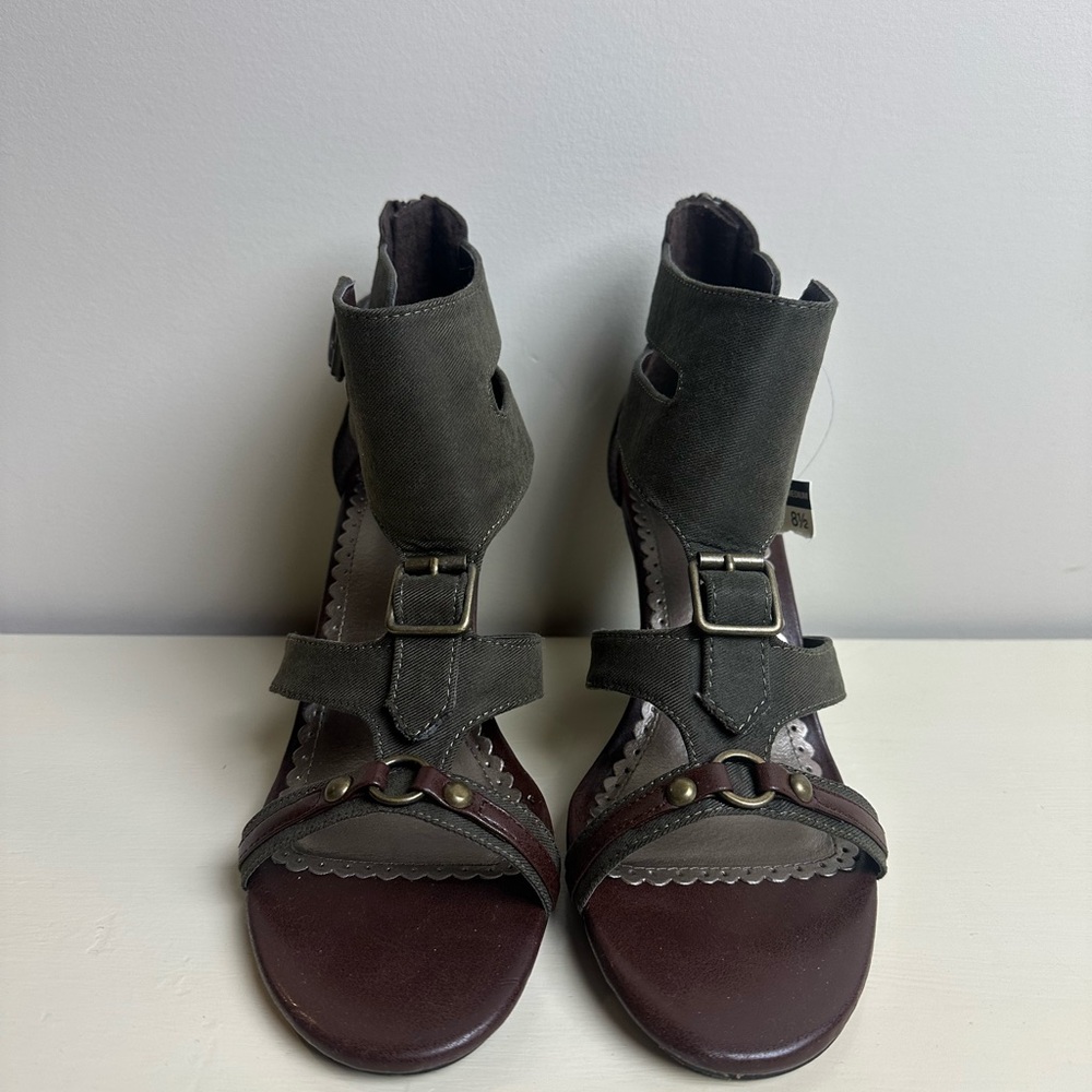 BONGO Brown and Gray Gladiator Sandals
